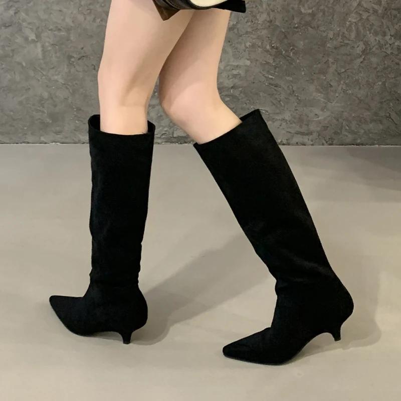 Eilyken Cizme de iarnă pentru femei, cu vârf ascuțit, până la genunchi, pantofi la modă cu toc jos subțire, botine pliate de designer