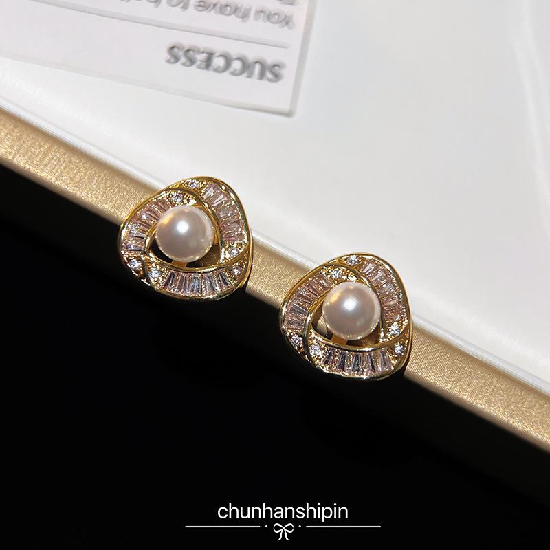 Sparkling zircon square earrings light luxury high-end pearl stud earrings simple commuting temperament ear clips no ear piercings ins