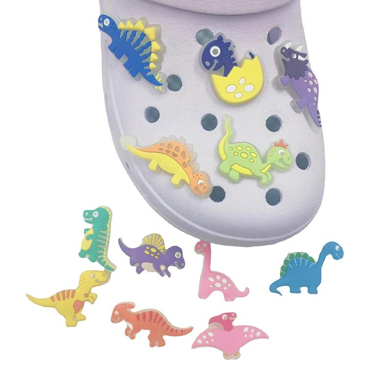 12 Stück Leuchtende Dinosaurier Schuhanhänger PVC Neuheit Dekoration Schuh Mädchen Jungen X-Mas Party Geschenke Schuhzubehör