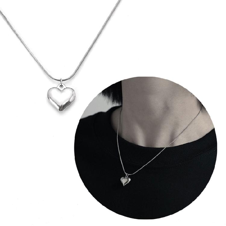Stylish Metal Heart Pendant Necklace Multifuntional Jewelry Metal Texture Suitable for Everyday Wear and Parties