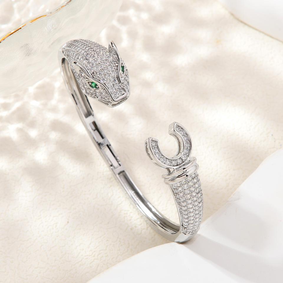 Classic and Luxurious Micro-plated Zirconia Leopard Bracelet