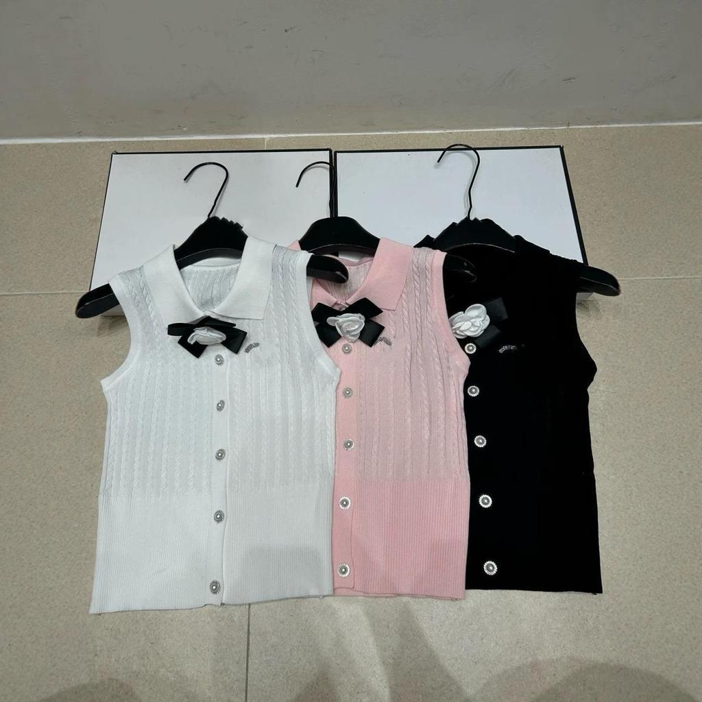 Elegant Slim Knit Vest with Large Floral Bow Accent