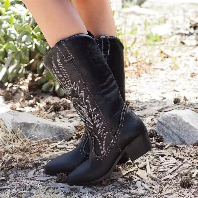 New 20 autumn and winter women's leather boots thick heel high heel medium boots pointed sleeve large size embroidered women's boots