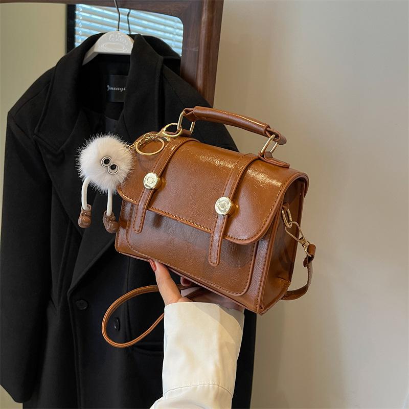 Temperament Commuter Retro Fashion Handbag 2025 Winter New Versatile Ins Solid Color Texture Messenger Small Square Bag