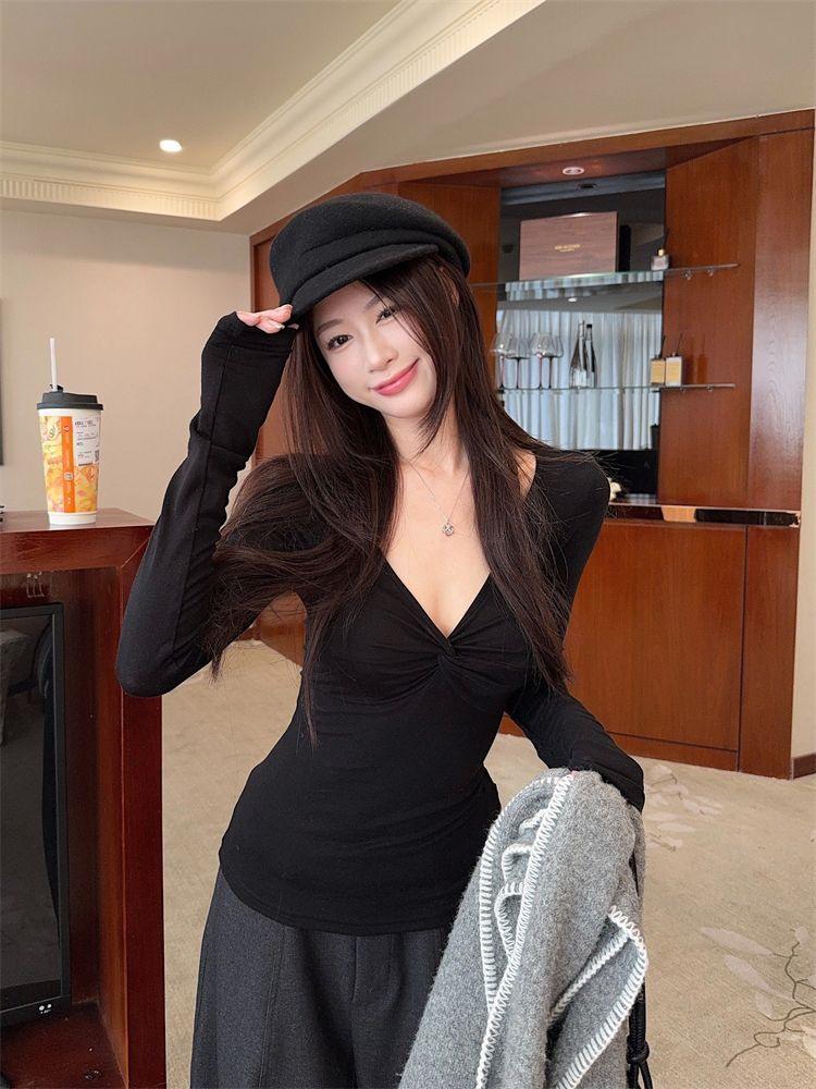 Women's 2025 Winter V-neck Knot Pleated Long Sleeve Slimming Top