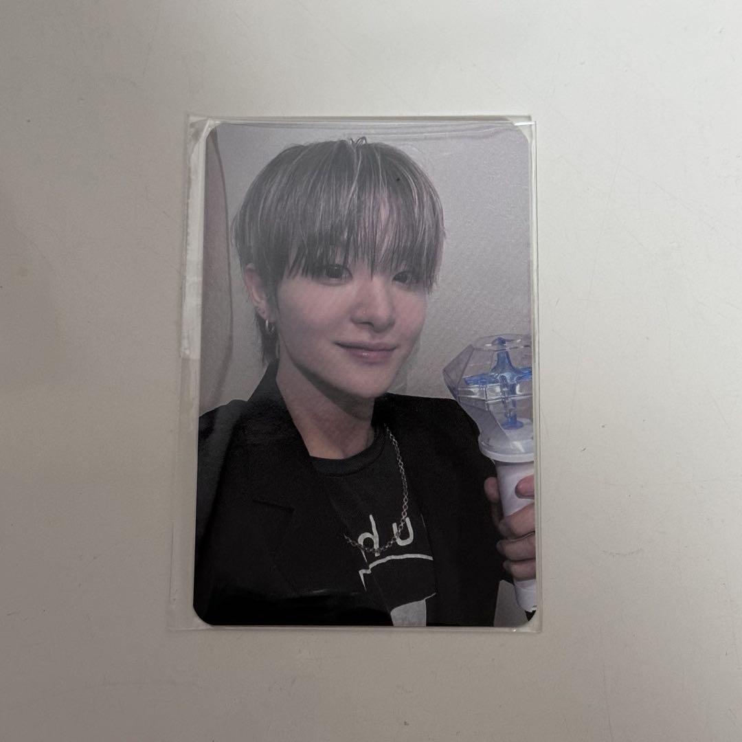 

[USED] TREASURE PULSE ON Seoul Concert Trading Card Jihoon Lightstick