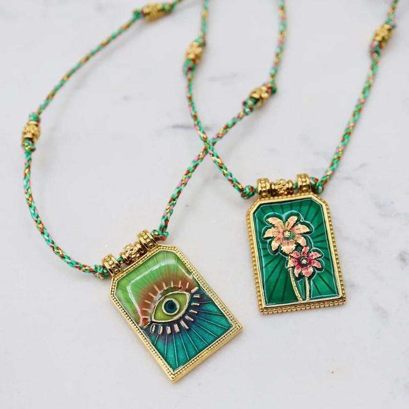Gold Plated Retro Tarot Card Necklace Elegant Retro Tarot Card Necklace With Delicate Designs for Daily Wear Parties