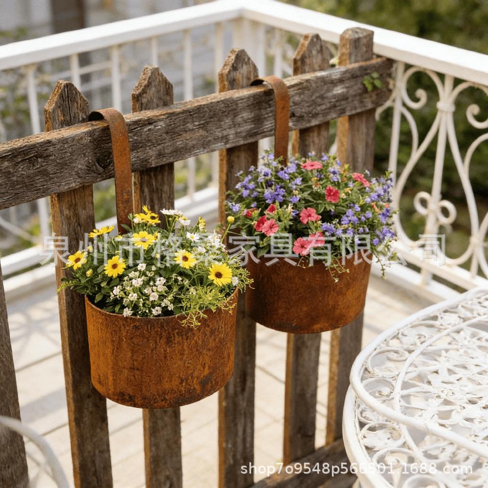Outdoor Metal Hanging Plant Pot with Iron Rail Hook for Home Garden Wall Decoration and Flower Planting Display