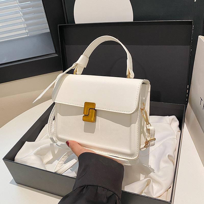 

Новая маленькая квадратная сумка темперамент простая мода однотонная весна и лето 2024 мода этого года популярная маленькая сумка женская сумочка белый