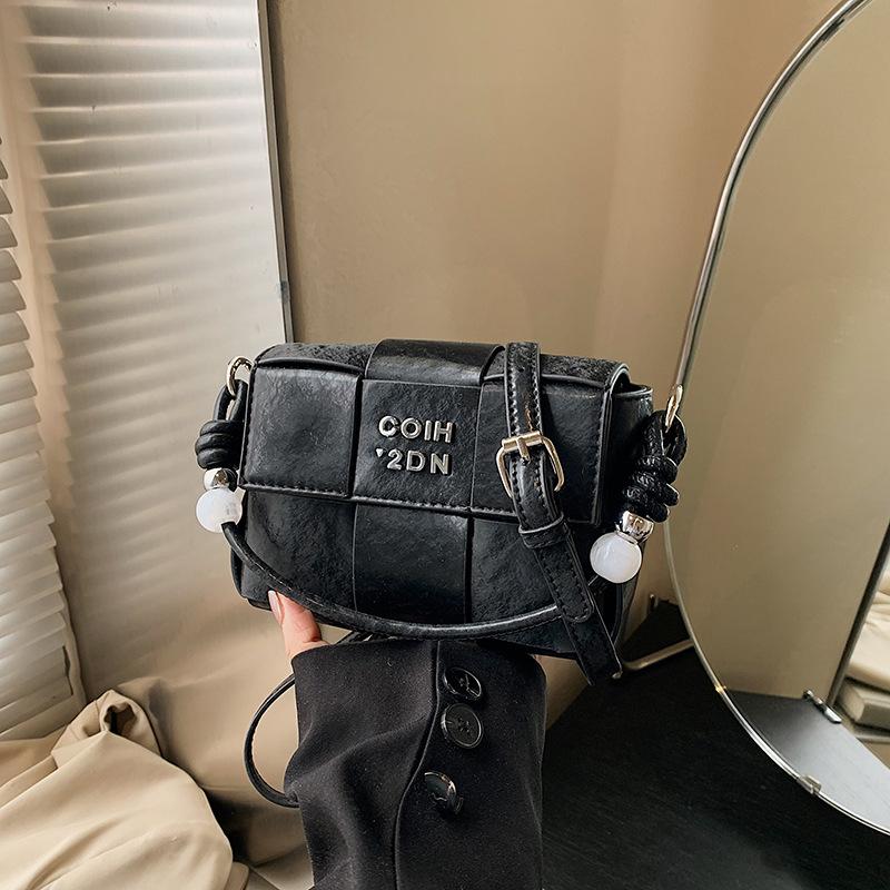 High-end niche bag women's spring and summer 2025 new fashion shoulder messenger bag Korean version women's woven small square bag