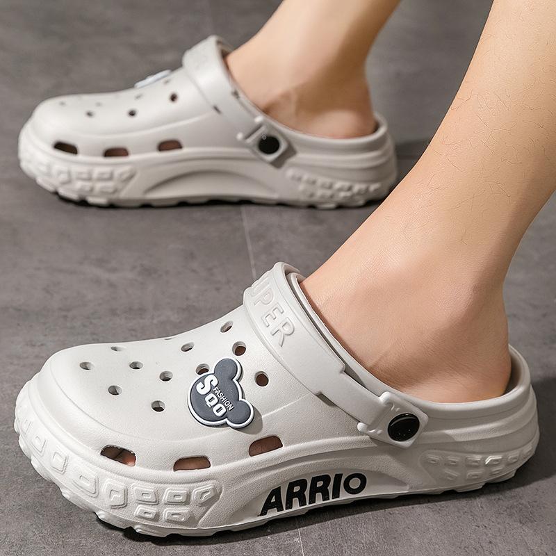 Hole shoes men's summer wear non-slip, wear-resistant and deodorant feet fashion trend stepping on shit beach shoes slippers sandals wholesale