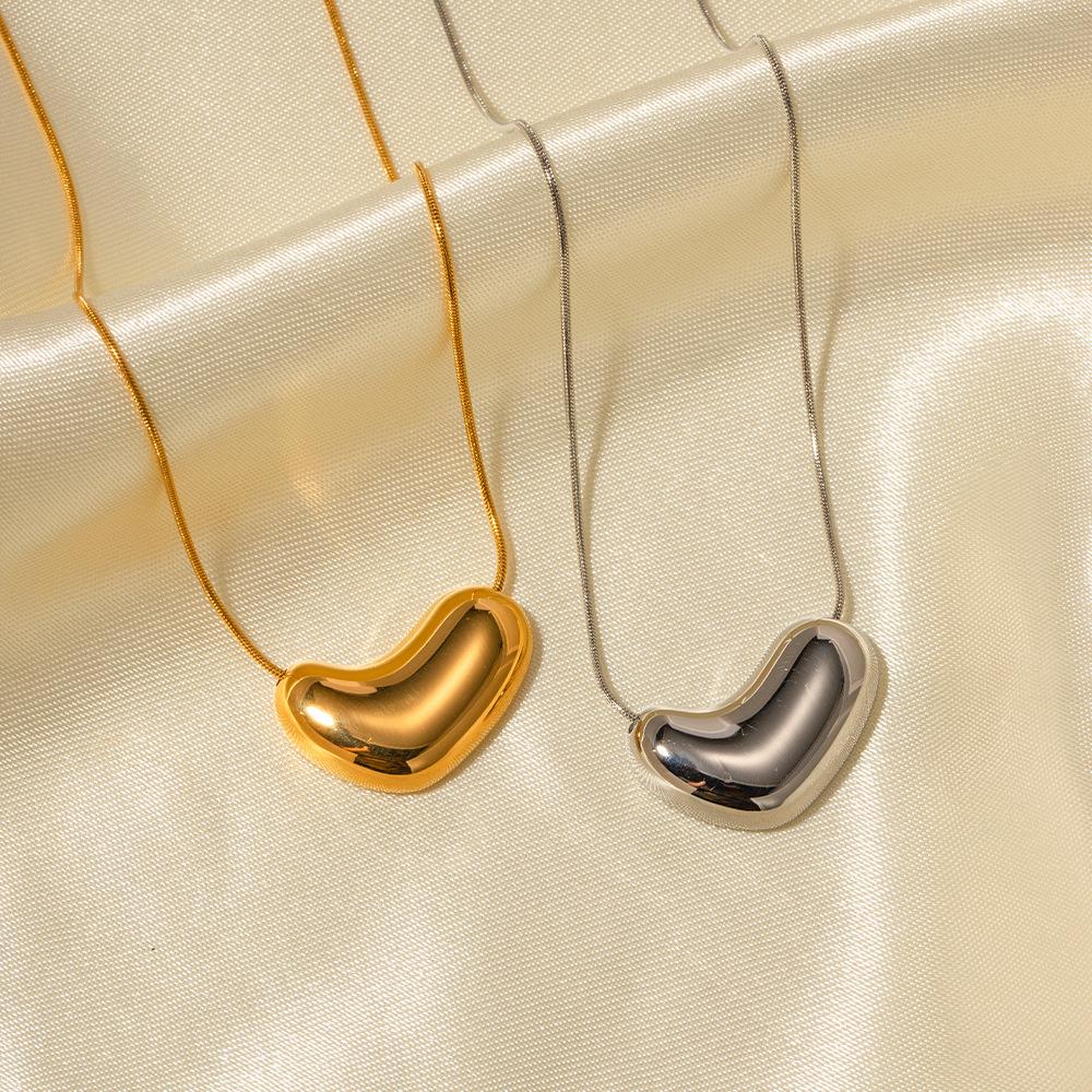 New Arrival 18K Gold Stainless Steel Heart Shaped Pendant Necklace Classic Vintage Style for Wedding Holiday Parties