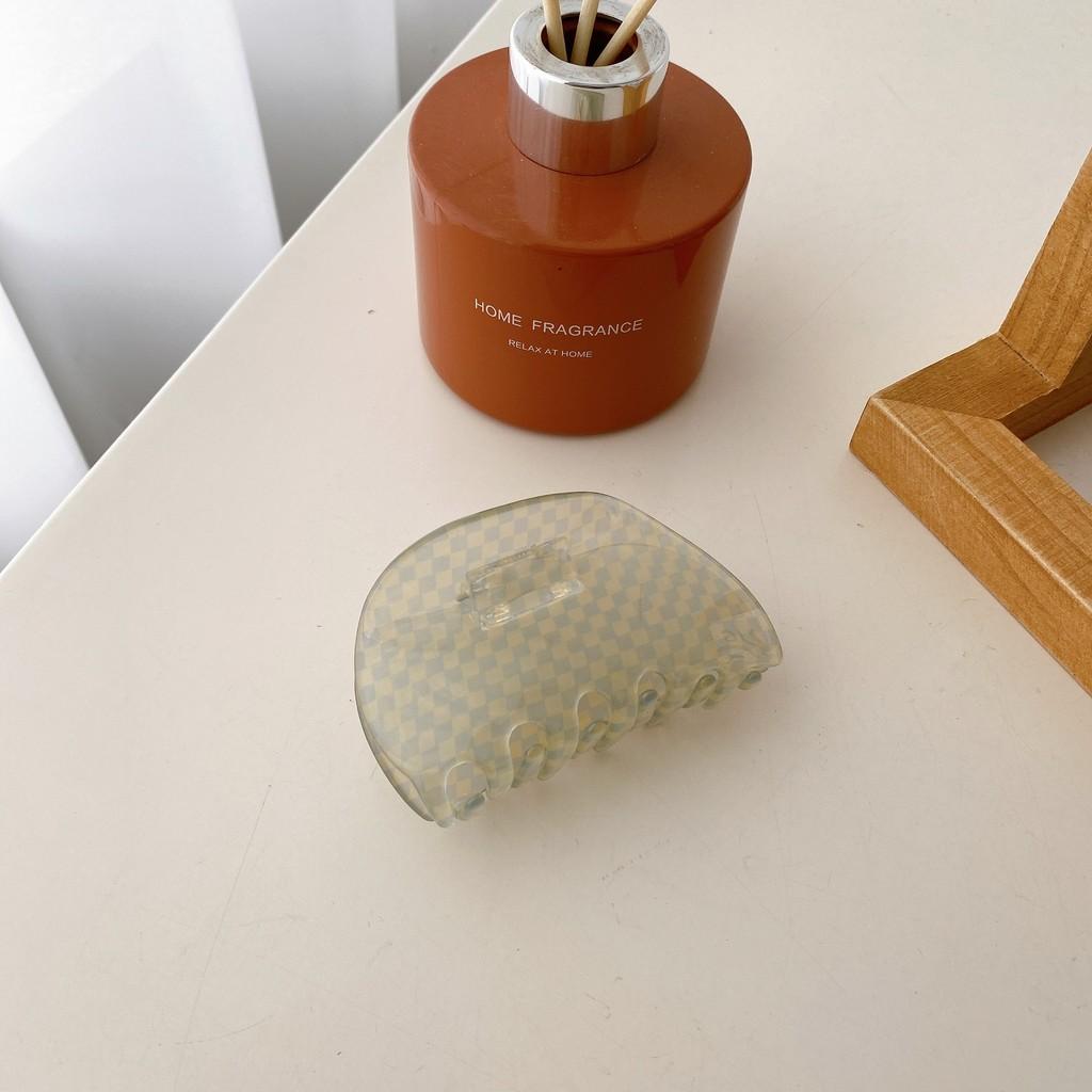 Trendy Geometric Patterned Hair Claw Clip In Blue And Yellow For Daily Wear Half Circle