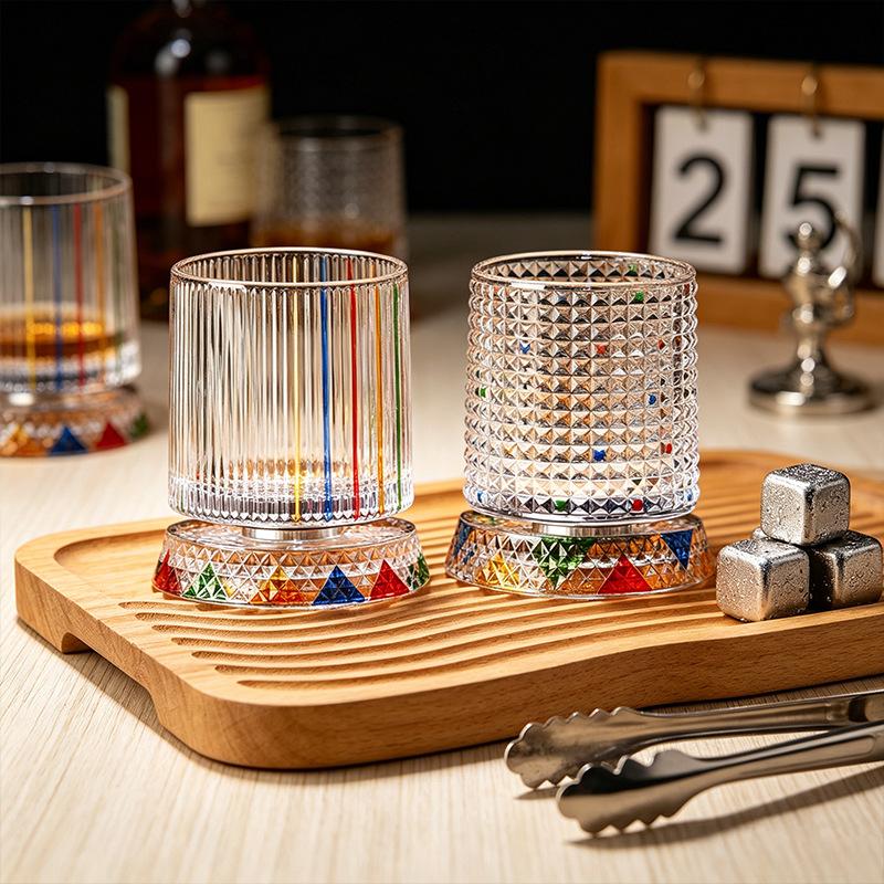 Leicht Luxuriöses Bemaltes Rotierendes Whiskeyglas mit Glasboden, 360 Grad Rotierendes Kristall Rumglas für Cocktailpartys