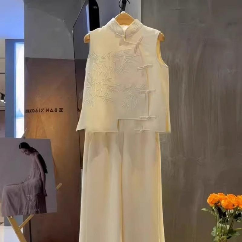 Elegant Summer Women s Two-Piece Set: Vest with Frog Buttons & Wide-Leg Pants - Chinese National Style L