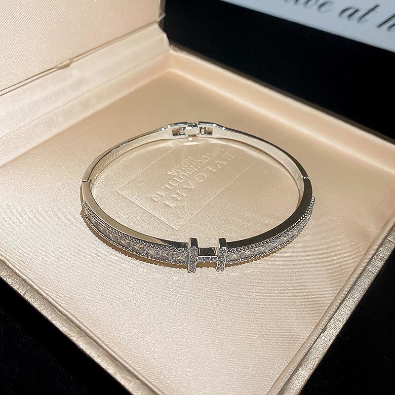 

Легкий роскошный и высококачественный браслет из микро-инкрустированного циркония с модным темпераментом, нишевый и универсальный браслет, аксессуар ручной работы