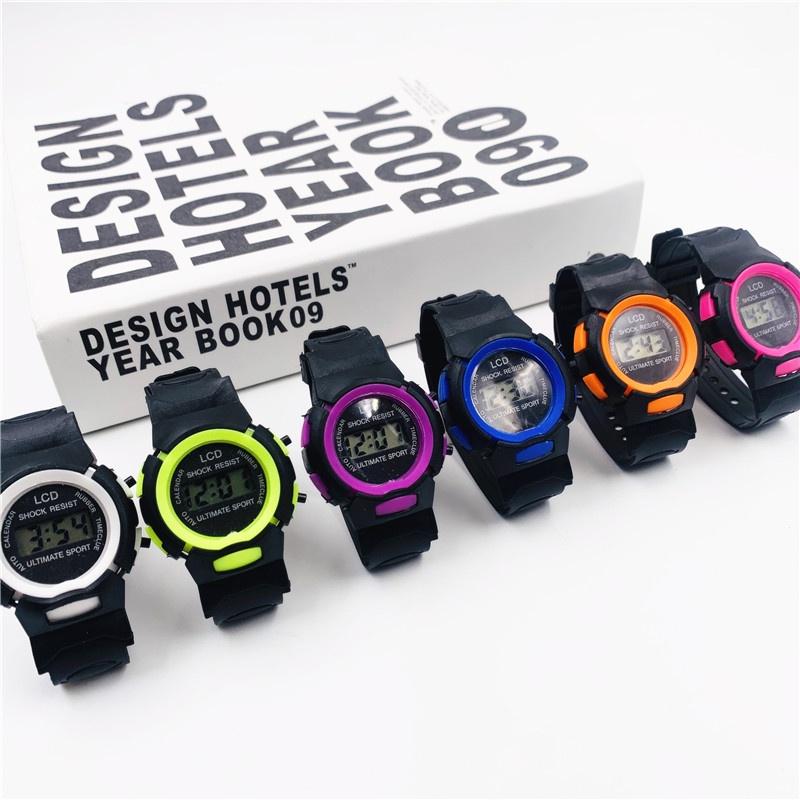 And Lightweight Comfortable Childrens Watch Round Dial Shape With Plastic Material Case
