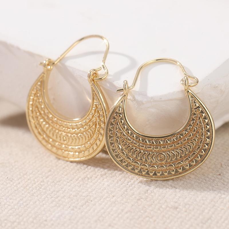 Bohemian Style Hand Carved Textured Golden Plated Hoop Earrings for Women Vintage Exquisite Festival Jewelry Accessories Crafts