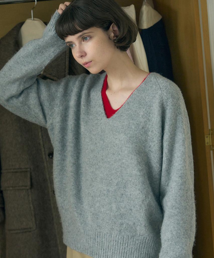Deuloupisumeon Hairy Wool V-Neck Pullover Knit [Ivory]