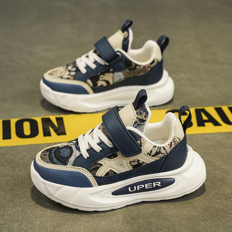 Boys' sports shoes autumn new mesh breathable children's light cushioning primary school children's national tide style board shoes