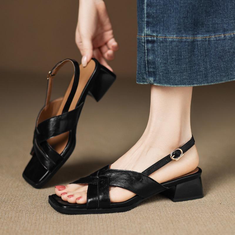 

Новые женские задние воздушные нескользящие сандалии женские удобные и модные однотонные сандалии большого размера летние повседневные сандалии на плоской подошве женские 39 чёрный