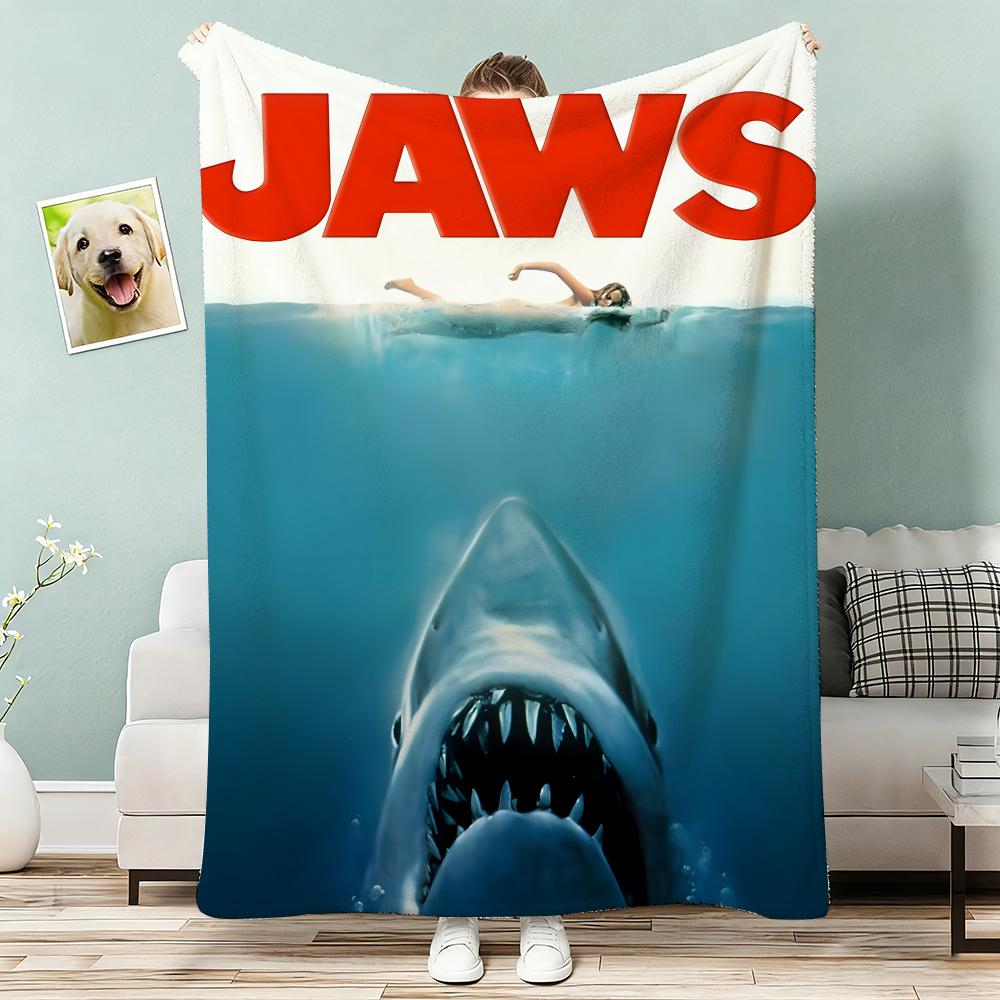 Jaws Throw Lightweight 240g Flannel Blanket Soft Skin-friendly for Summer Cooling 75x90cm