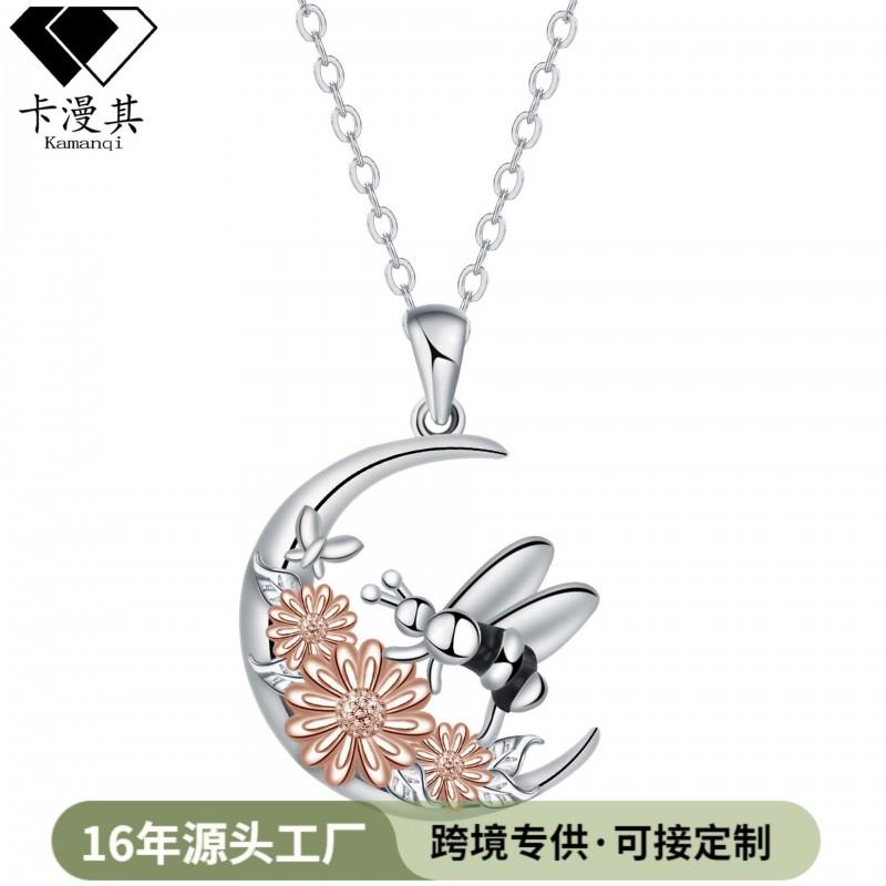 Womens Delicate Bee Pendant Necklace With Daisy Charm Copper Cross Chain Style Minimalist Jewelry Daily Wear Bee Pendant Necklace