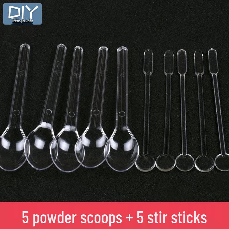 

Набор инструментов для эпоксидной смолы «Сделай сам» с перчатками, мерными стаканчиками, весами, пинцетом, пипеткой, наждачной бумагой, полиролью и пробойником.