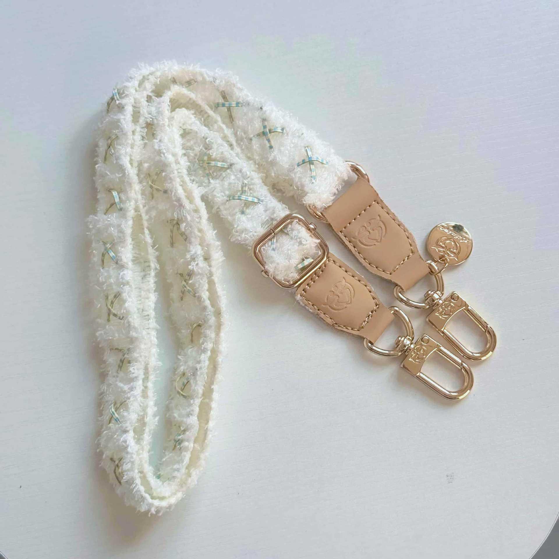 

Winter Versatile Anti-Lost Crossbody Phone Lanyard: Non-Choking Fashionable Wideband Neck Strap