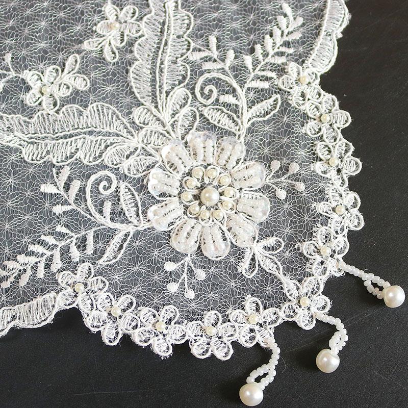 Popüler beyaz boncuklu çiçekler Nakışlı masa örtüsü düğün masa örtüsü mutfak Noel Masa dekorasyonu ve aksesuarları