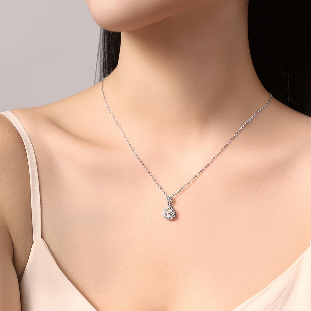 Versatile Moissanite 0.8 Carat Teardrop Necklace, 5x7mm Clavicle Chain, S925 Sterling Silver with 18K Gold Plating
