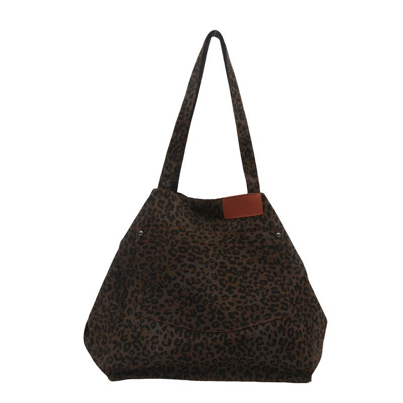 Fashion retro leopard print shoulder bag 2025 winter new personalized niche design simple literary tote bag