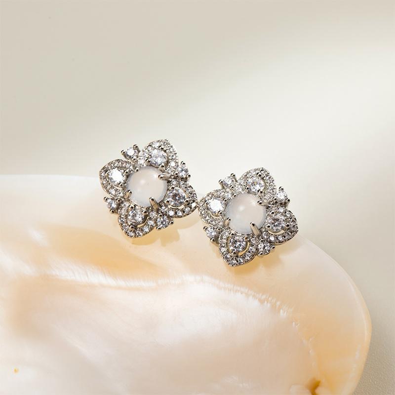 

Французские ретро серьги-пусеты с цирконием в виде четырехлистного клевера: Ювелирные изделия класса люкс