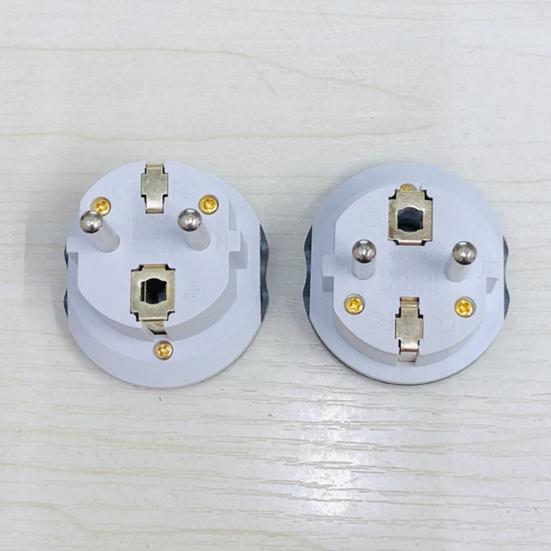 Steckeradapter Universalstiftbuchse US/AU/UK 2 Rund auf EU-Reisestecker