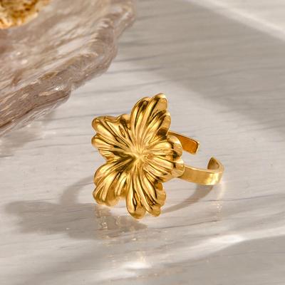 European-American Floral Stainless Steel Gold Ring: Seaside Holiday Style for Women