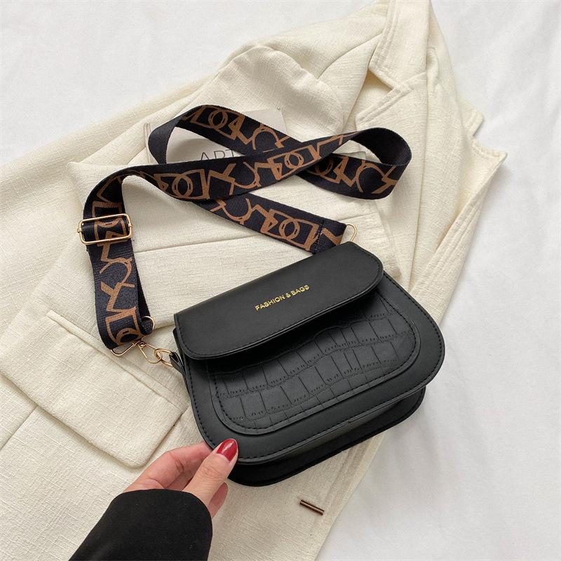 

Популярная в этом году сумка женская 2024 новая персонализированная иностранная сумка через плечо повседневная сумка-мессенджер модная седельная сумка чёрный