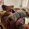 Conjunto de inverno de quatro peças espesso e quente de lã de leite xadrez imitação de caxemira capa de edredom lençol de cama conjunto de três peças tipo colchão 1.8