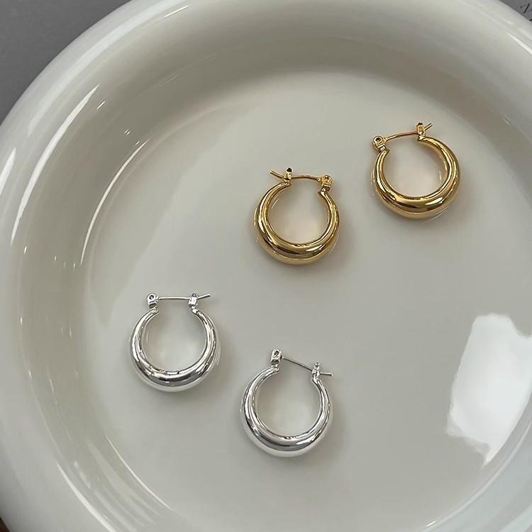 High quality metal smooth round plain ring high-end niche design earrings autumn and winter temperament earrings
