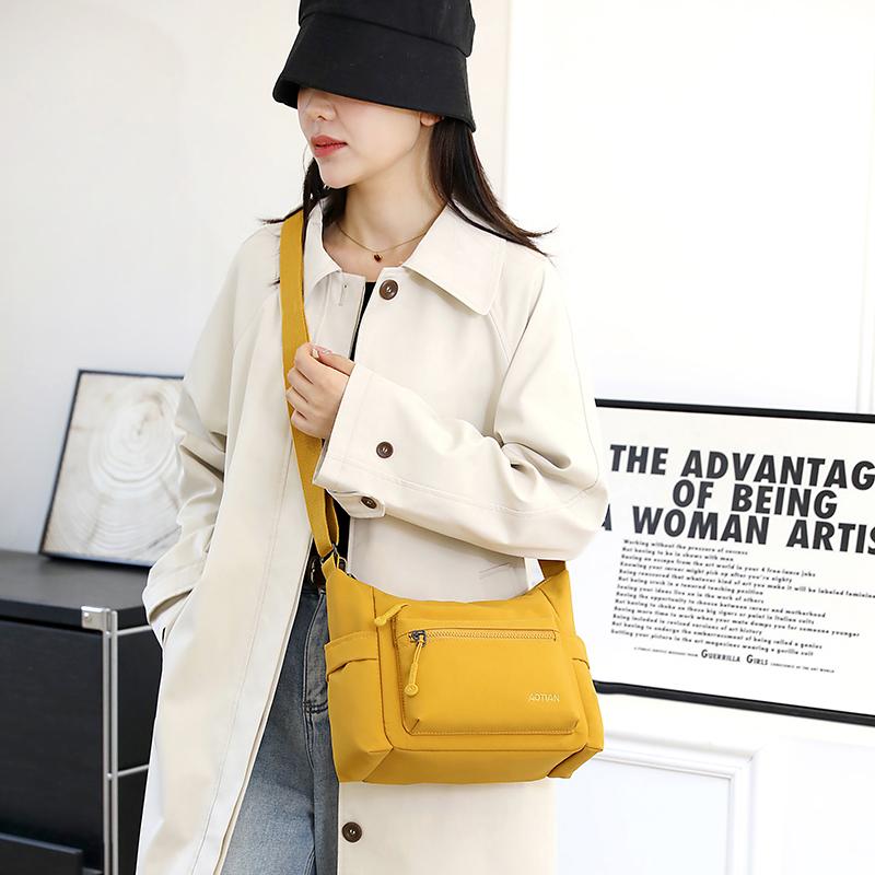 Dámská vícekomorová taška přes rameno Outdoorová crossbody taška