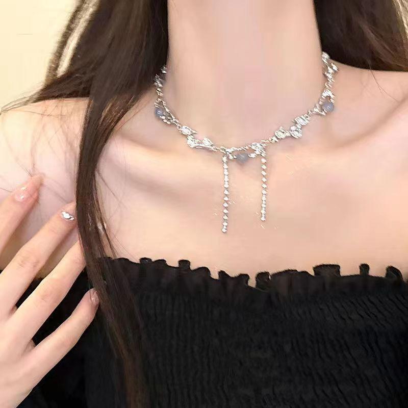 Light Luxury Niche High-End Moonstone Necklace Female Sweet And Cool Personality Versatile Design Sense Pure Desire Collarbone Chain