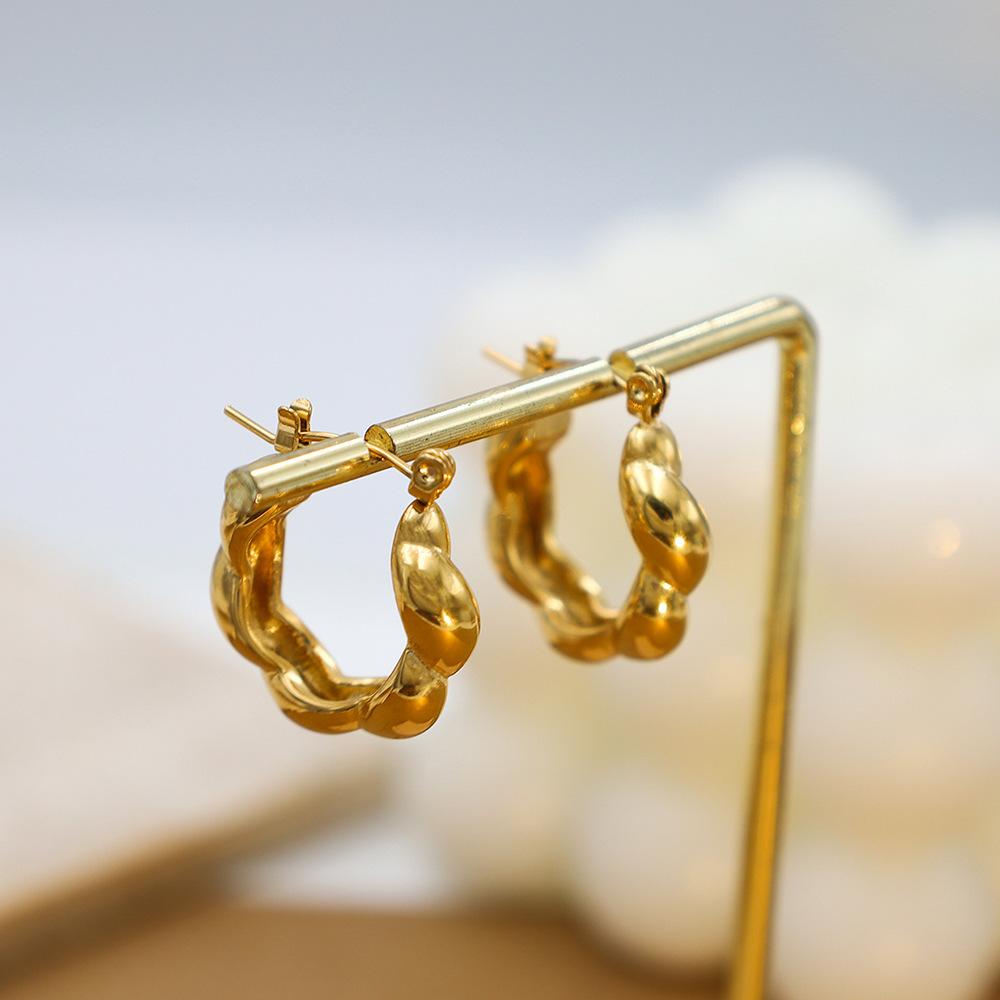 Wind Personality Versatile Ear Buckle Women'S Senior Sense 18K Electroplated Gold Twist Kink Earrings