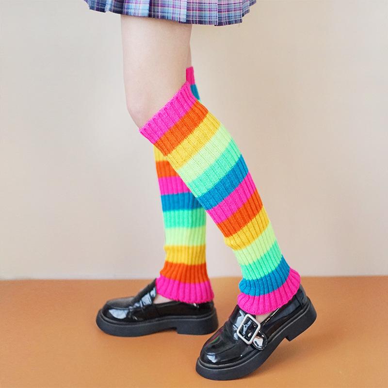 Regenbogenfarbene Socken Neue Herbst Winter Beinstulpen JK Mädchen Kurzer Rock mit Socken kombiniert Lolita Plüschsocken Warme Beinstulpen