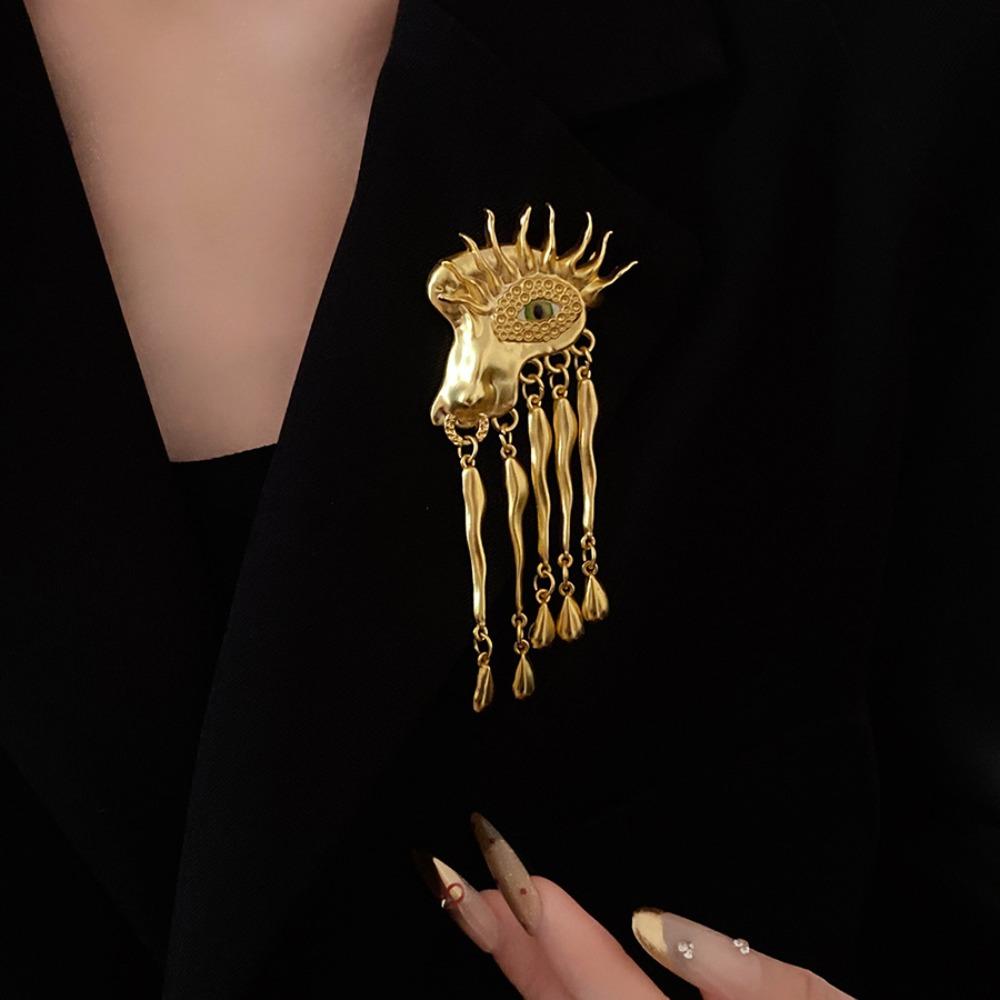 Zinc Zinc Alloy Devil's Eye Brooch Keyhole Shape Banquet Clothes Metal Pin  Clothes Accessories