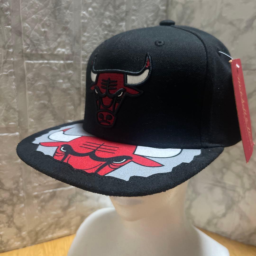 Used [New and unused] Mitchell & Ness Chicago Bulls Snapback