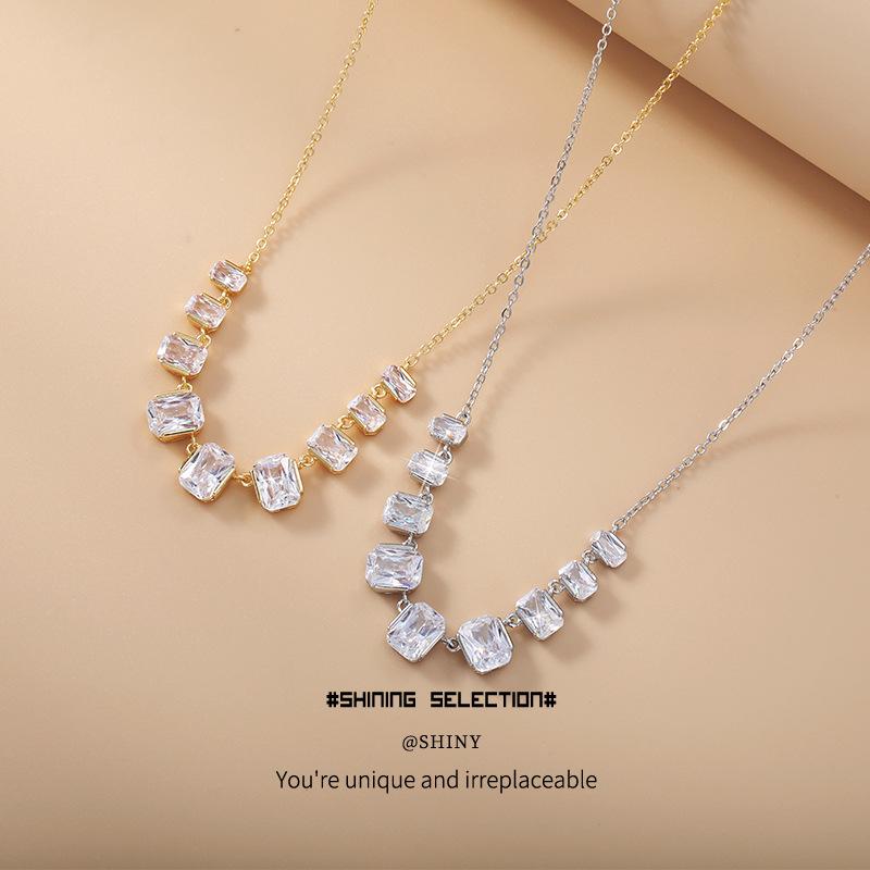 Quadratische Diamant Kupferlegierung Halskette - Europäischer & Amerikanischer Stil, Zwei Farben, Modisch & Vielseitig, Nischendesign, Zeitlose Eleganz.