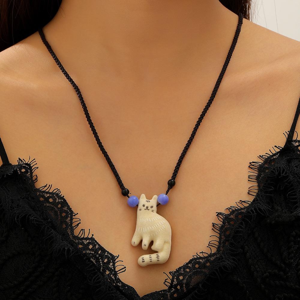 Retro Cute Beige Cat Pendant Black Rope Chain Necklace for Women Korean Winter Cartoon Animals Sweater Chain Jewelry Accessories