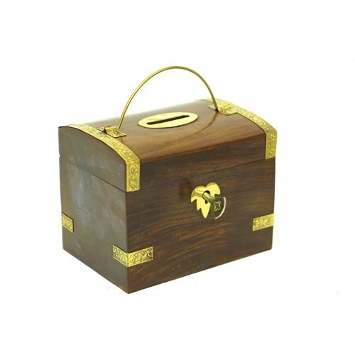 

Деревянная копилка с замком