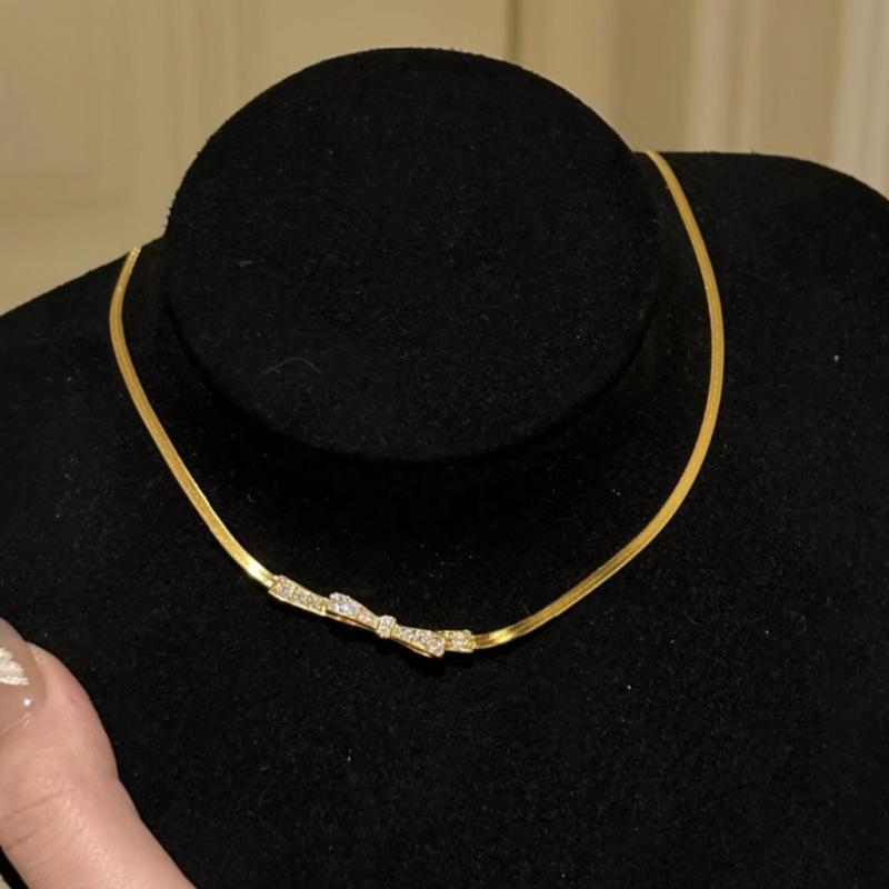 Bow Snake Bone Chain Stud Earrings Small Fresh And Sweet Elegant Collarbone Chain Fashionable Versatile Blade Chain Set