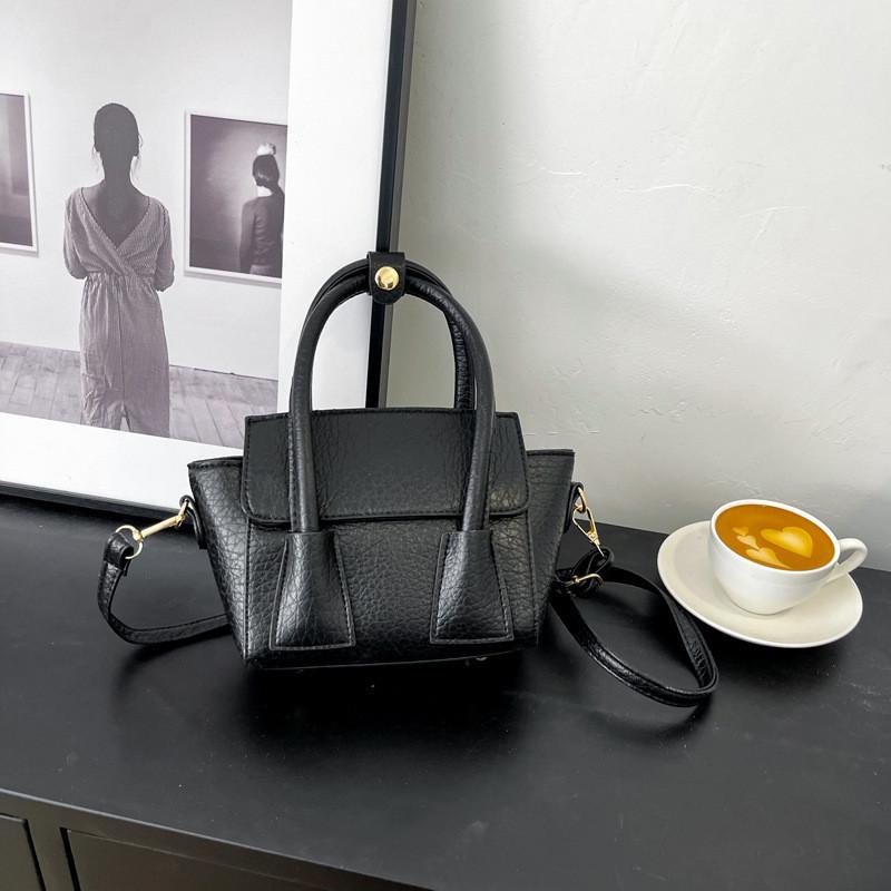 Stylish Single Shoulder Crossbody Bag With Chic Texture And Retro Vibes чёрный
