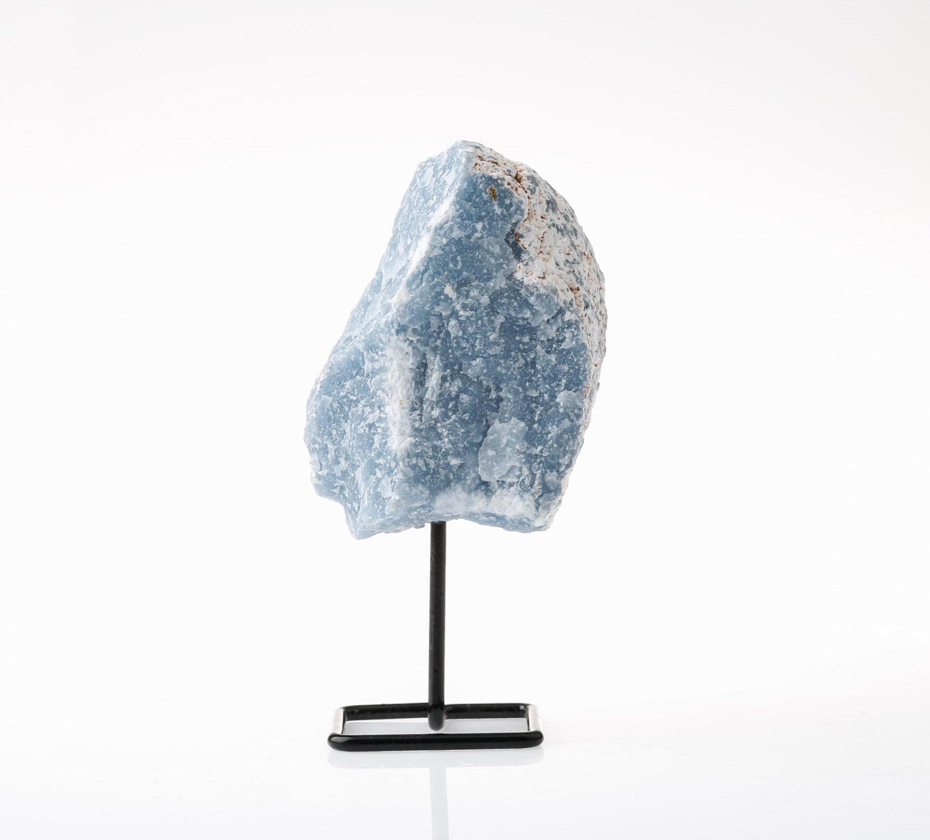 

Необработанный массовый камень с ангелитовой ступней (7-10 см высота)